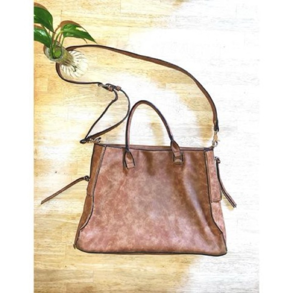 Spacious, clean, large bag that matches anything